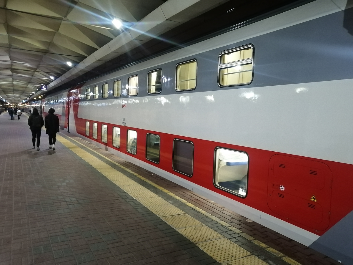 Двухэтажный поезд Москва - Санкт-Петербург