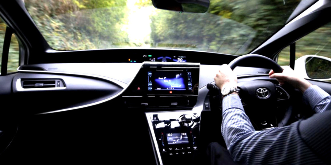 Суд запретил ввозить в Россию машины с правым рулем: что это значит на практике, подробности