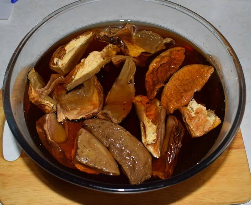 Замачиваем грибы