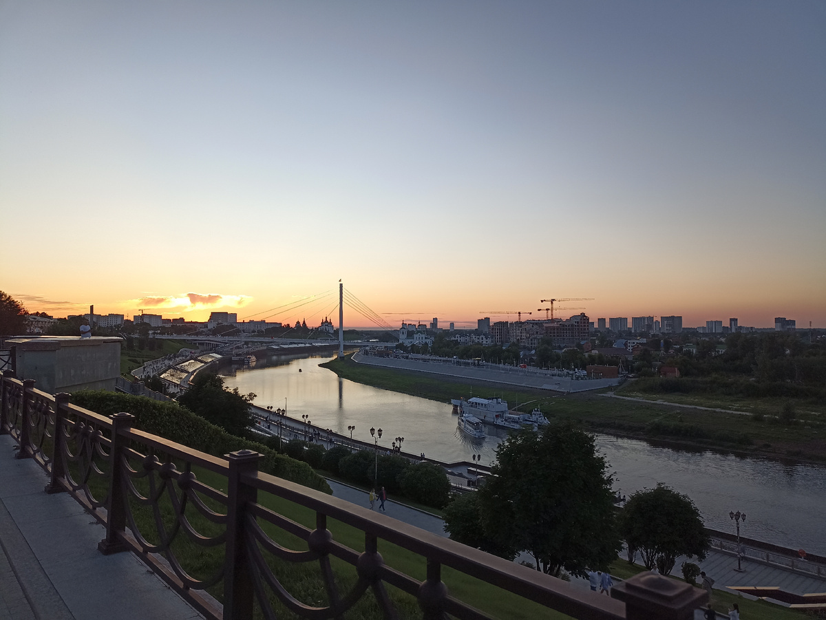 Город Тюмень, мост влюбленых