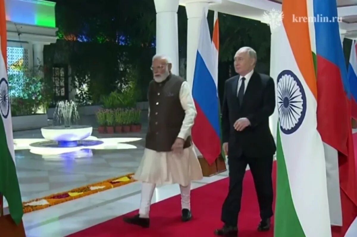    Божественный ритуал: Путина встретили в Индии древним обрядом на удачу