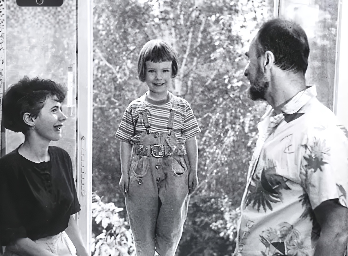 Анна Старшенбаум в детстве с папой и мамой