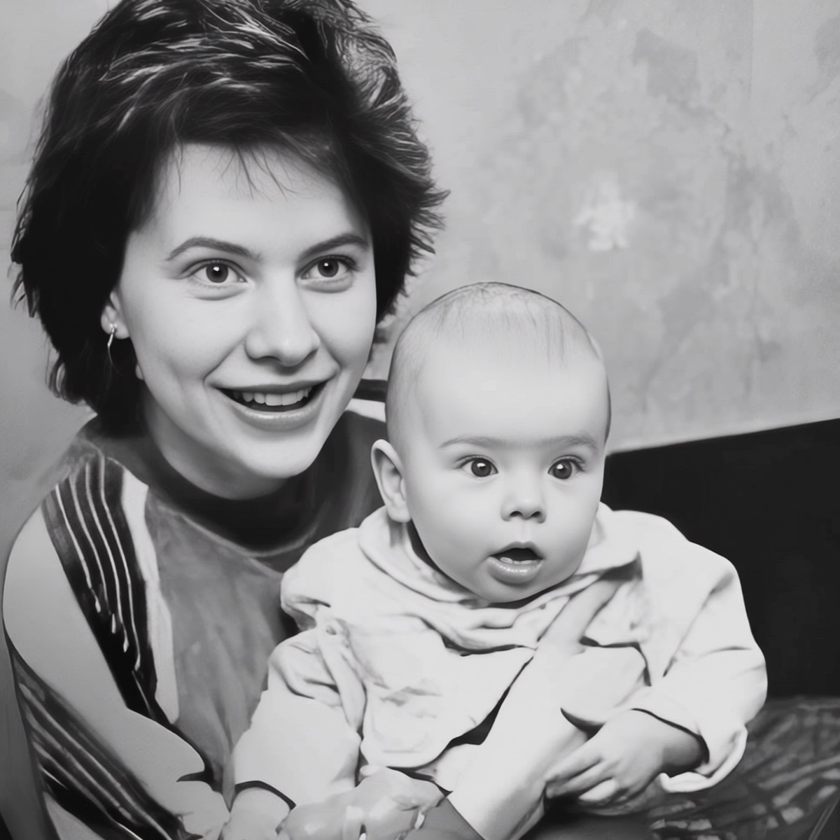 Анна Старшенбаум в детские годы с мамой