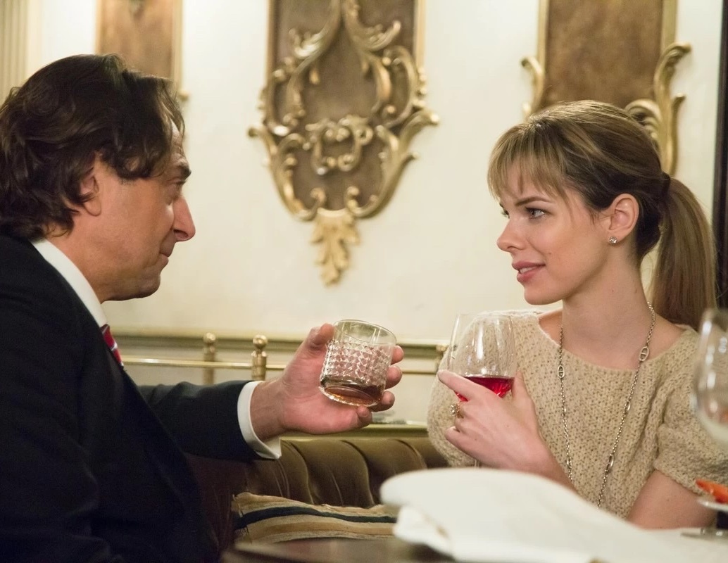 Анна Старшенбаум и Александр Лазарев-младший, кадр из сериала «Дипломат»