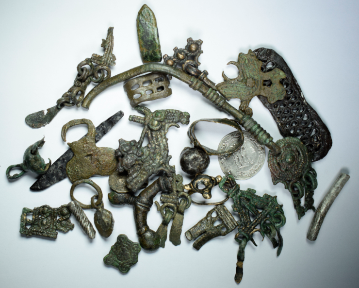 Украшения из пахотного слоя. Фото ИА РАН.