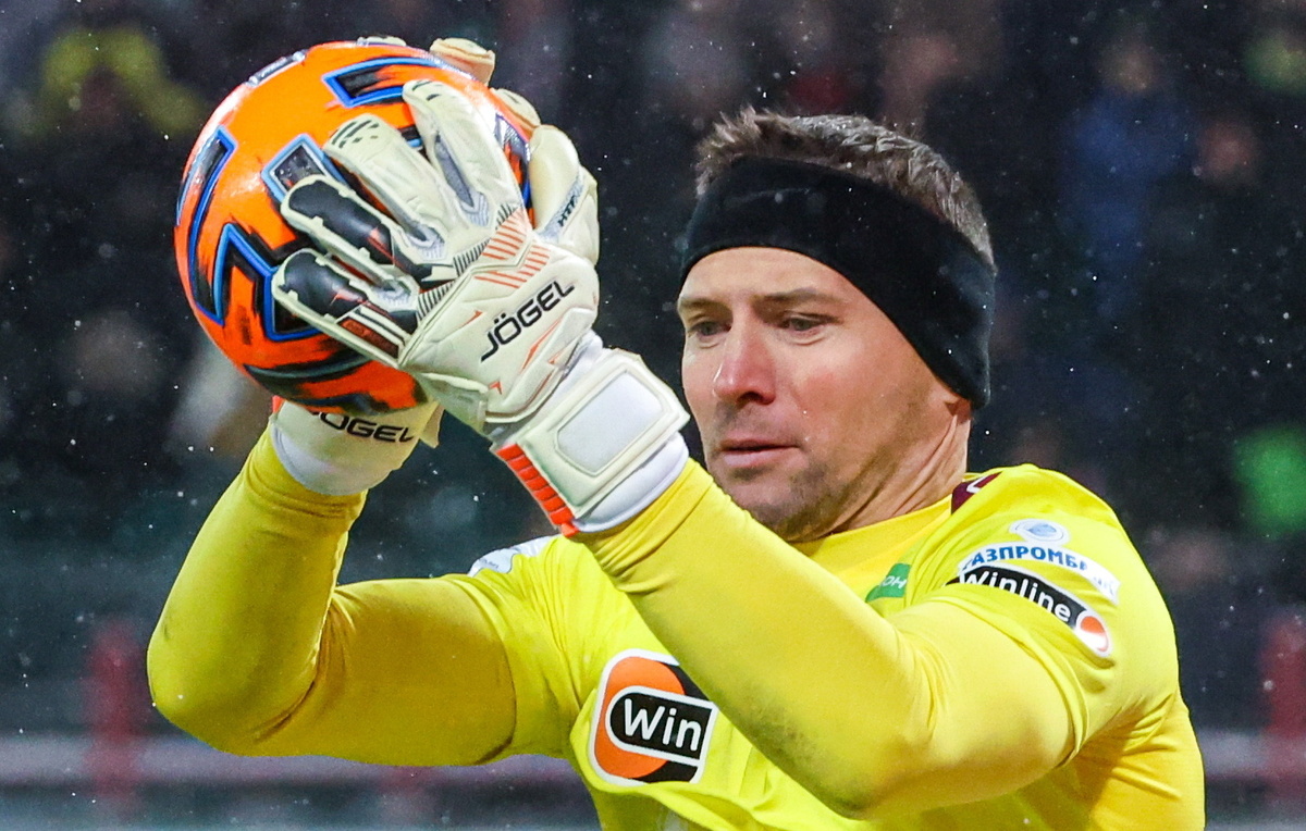    Вратарь "Зенита" Михаил Кержаков  Сергей Фадеичев/ТАСС