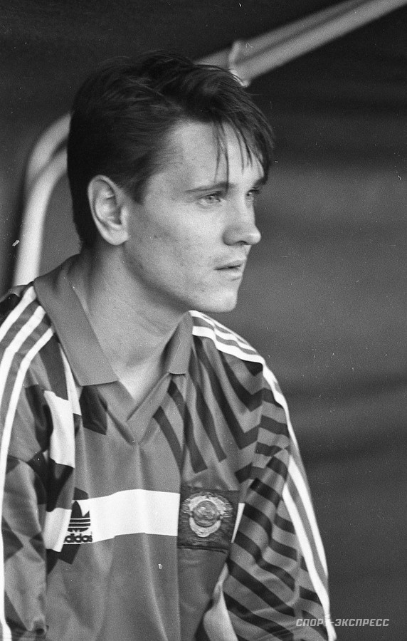 Аленичев в футболке ещё "советского" Локомотива.