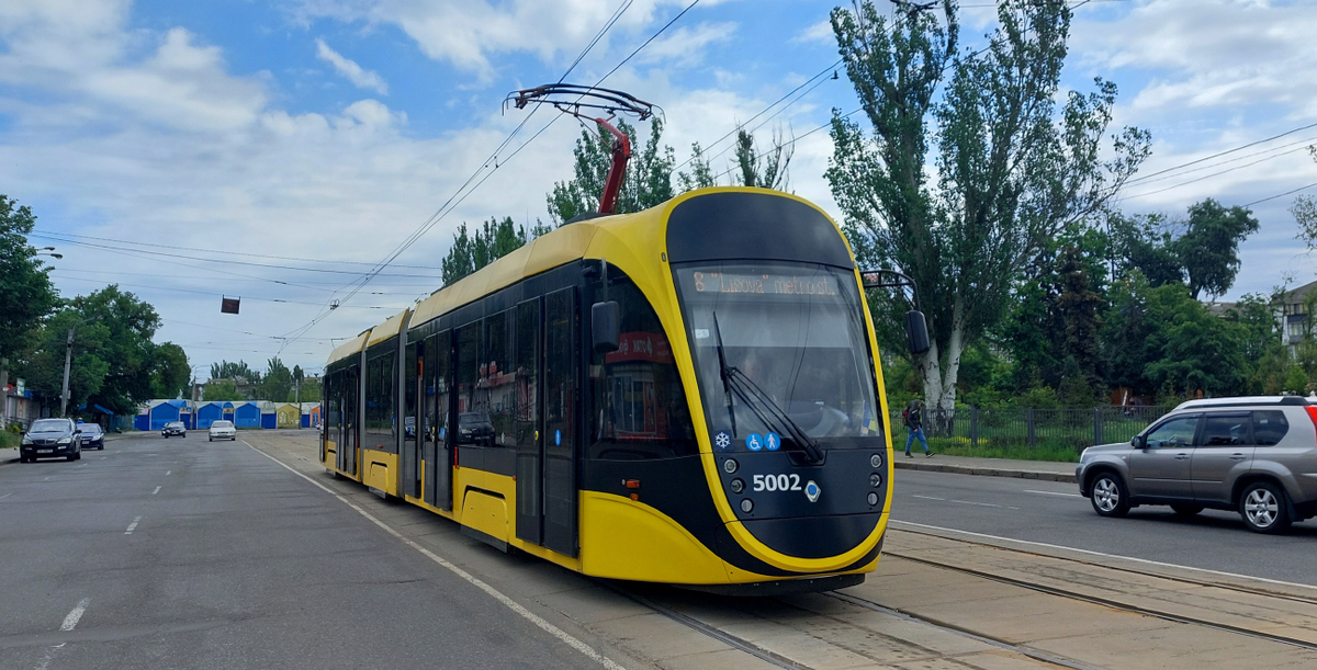 Для сравнения вагон партии 2021 года с 6 дверями, источник фото https://transphoto.org/photo/1943688, автор Гребенник Евгений 