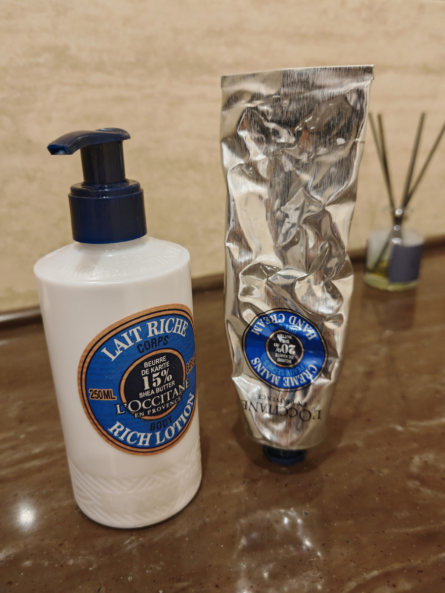 Как только закончится это молочко для тела, то куплю себе миндальную вуаль. А ещё я планирую обновить миндальное масло для душа, т.к. оно осталось на дне, даже фотографировать не стала