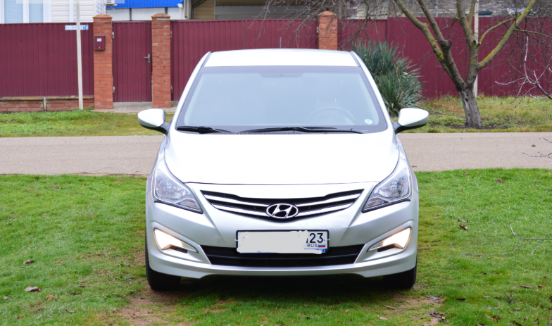 Фото автора. 04.12.2025. Первый выезд на зимней резине, по зелёной траве и сухому асфальту.