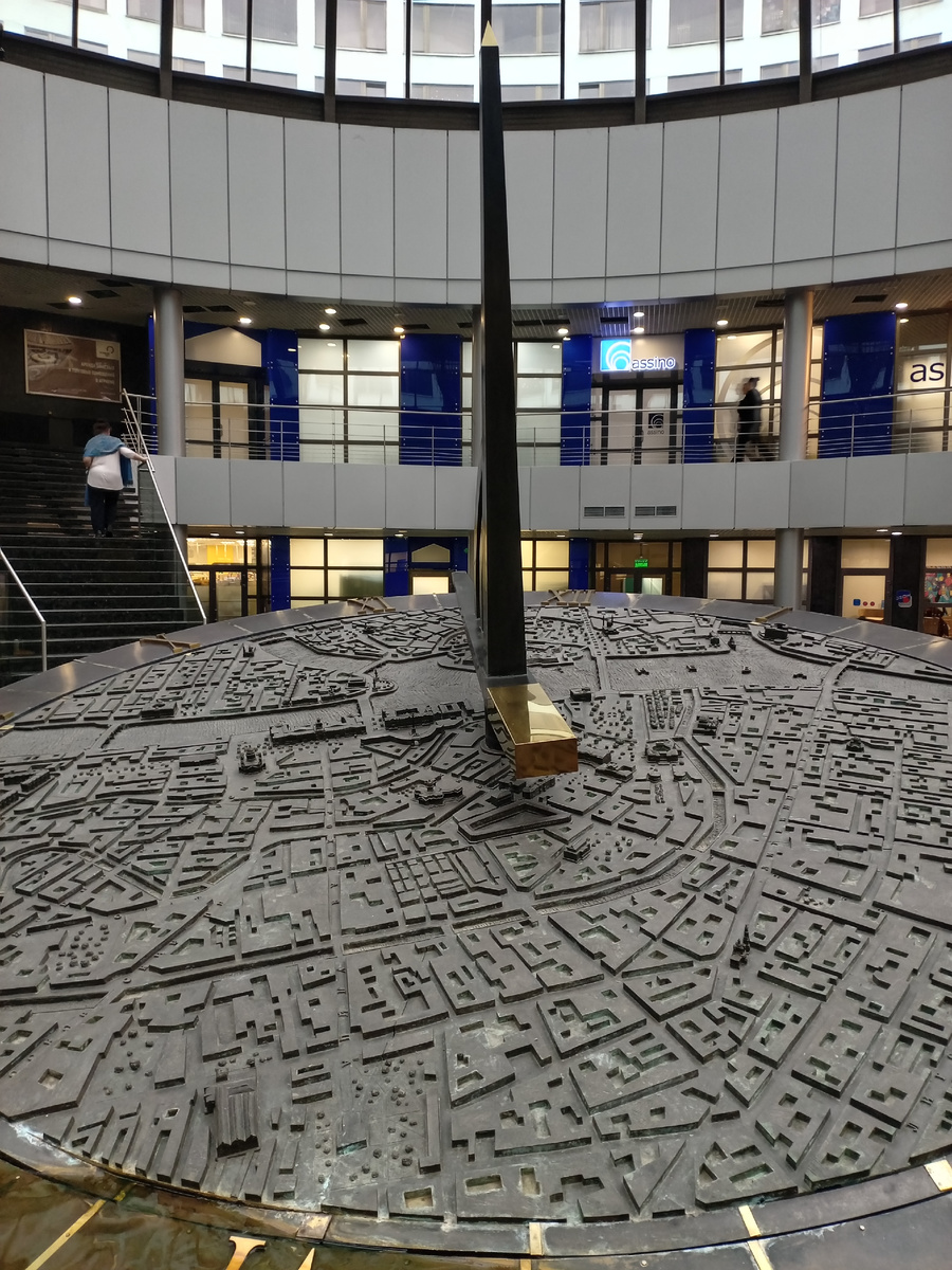 Фонтан-часы «Наводнение»