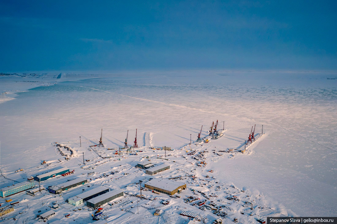 Морской порт на побережье бухты Тикси (Якутия) в море Лаптевых – один из наиболее труднодоступных участков Севморпути. Фото: gelio.livejournal.com