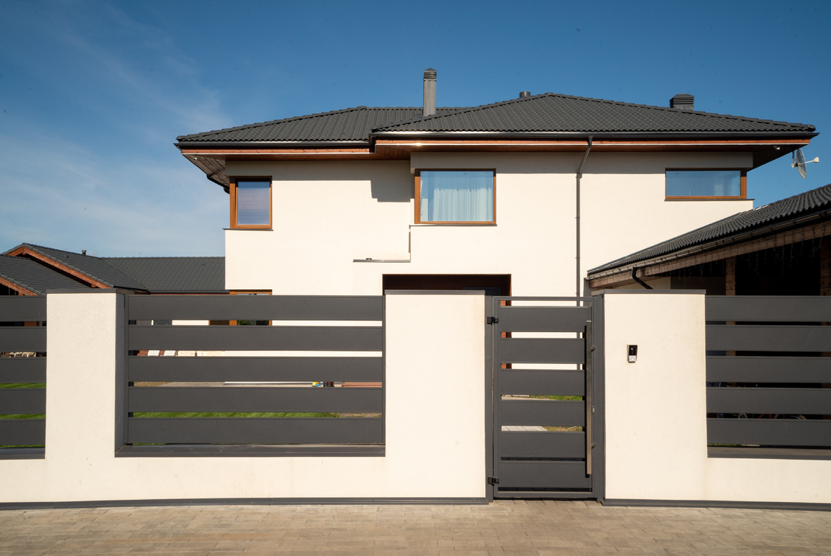 г. Шлиссельбург, Ленинградская область. Стальной забор Ранчо XPS