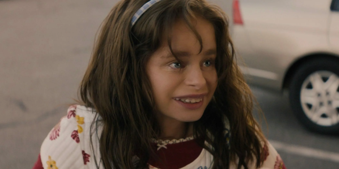 "Хорошая американская семья": как девочку 8 лет поселили одну, признав её взрослой. Реальаня история о несчастной карлице