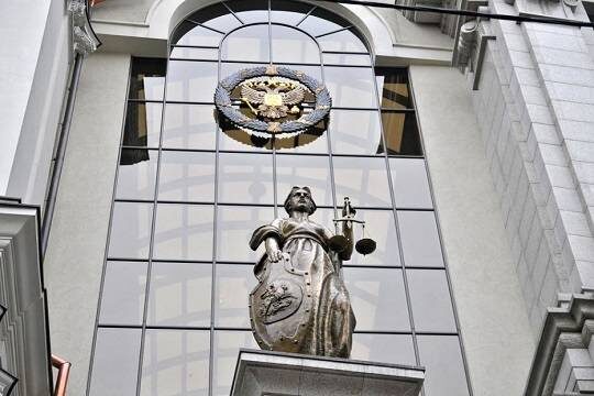    Верховный суд РФ привлёк дочь и внучку Долиной к спору по продаже её квартиры