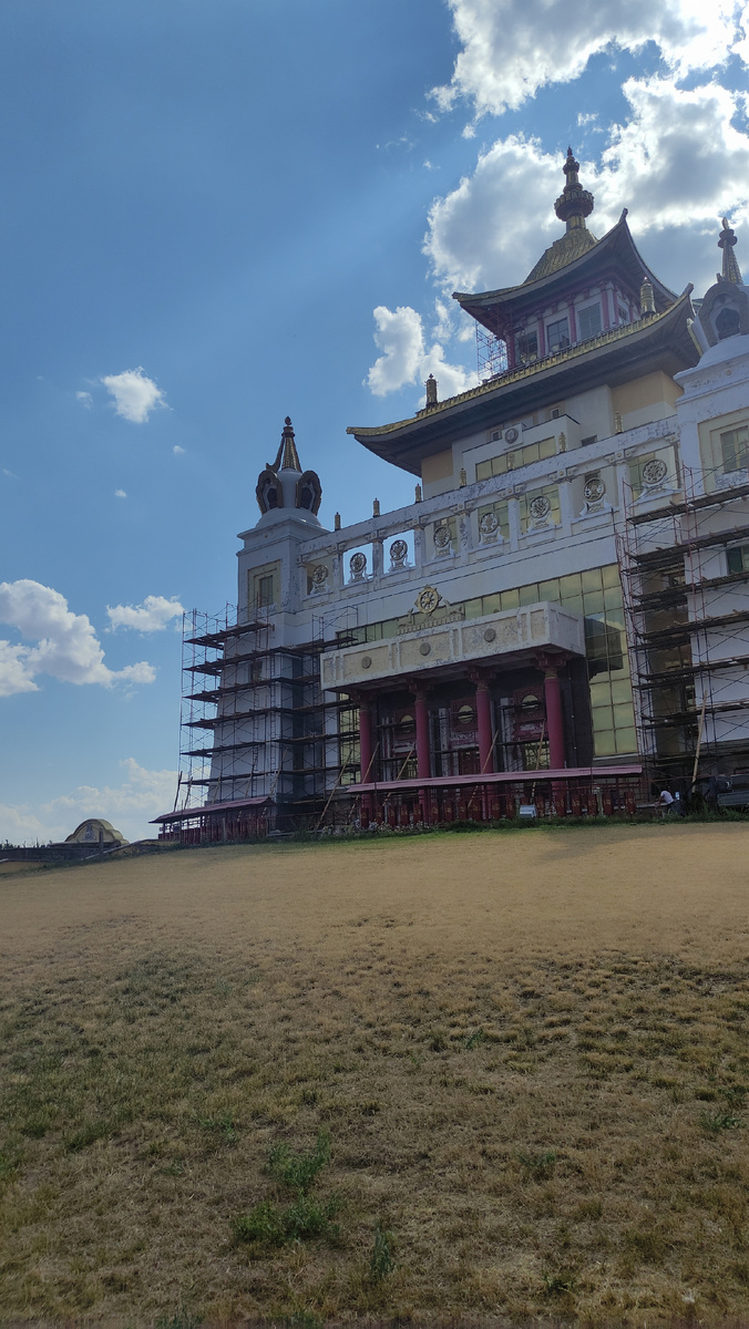 Золотая обитель Будды Шакьямуни