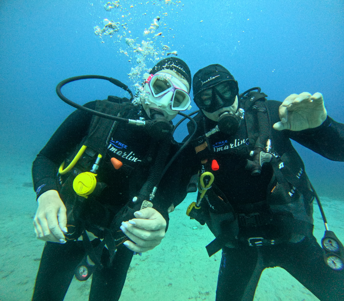 Мои ученики Лида и Дмитрий, только что Дима сделал предложение руки и сердца Лиде прямо под водой 