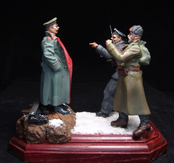 Современные фигурки, изображающие самосуд над Главковерхом русской армии генералом Духониным