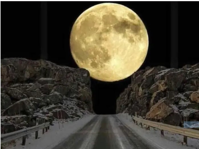 Полнолуние.