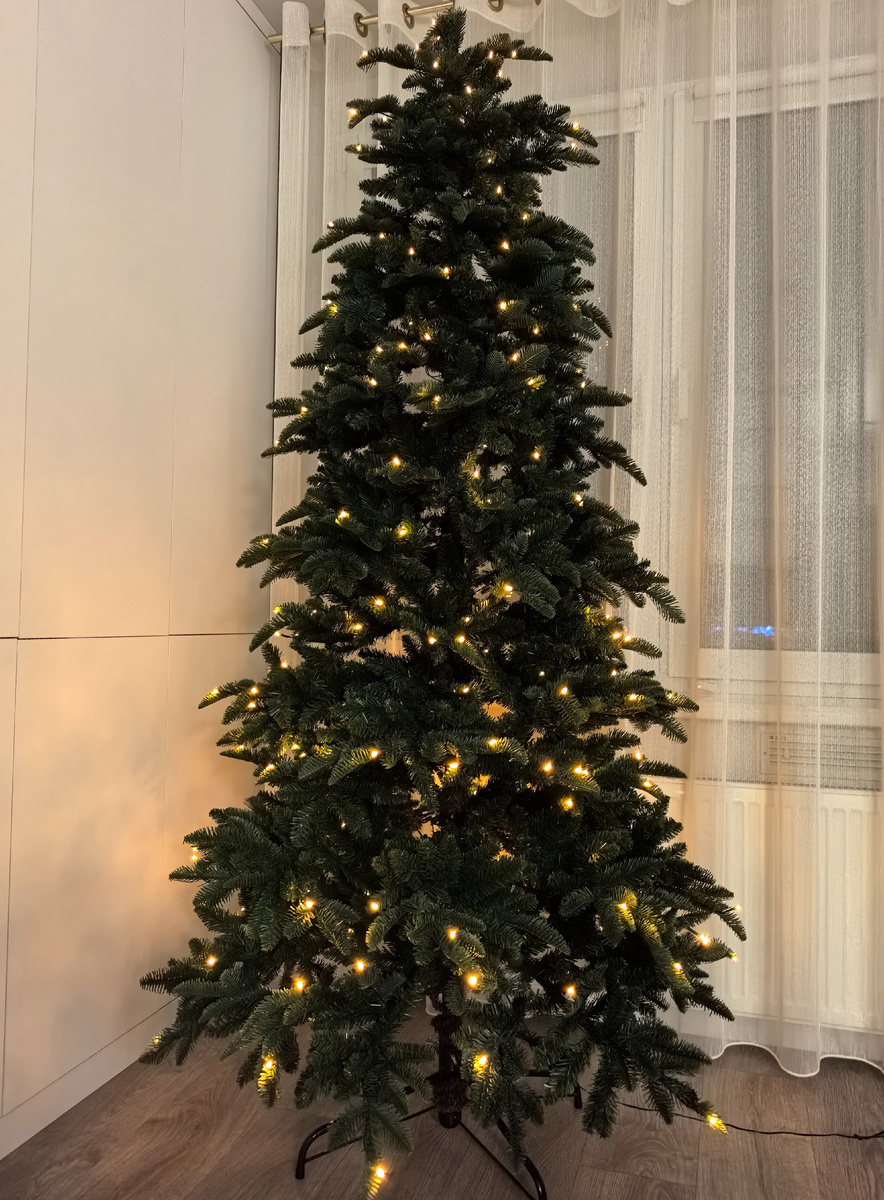 Нормандия стройная (Triumph Tree) 215см, 248 встроенных ламп.