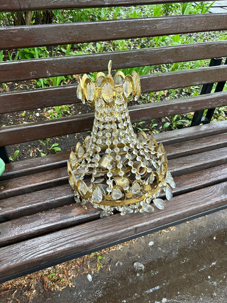 тут я отнесла ее до лавочки уже