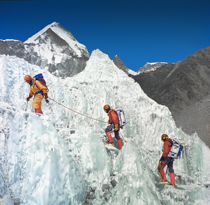 На ледопаде Кхумбу. Польская зимняя экспедиция на Эверест 1979/80 под руководством Анджея Завады. Фото:   Bogdan Jankowski/polandobserver.com