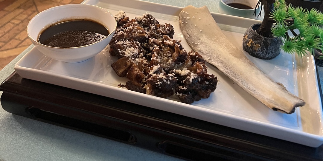 «Горы и море» - новый китайский ресторан на Арбате, что уже почти диагноз