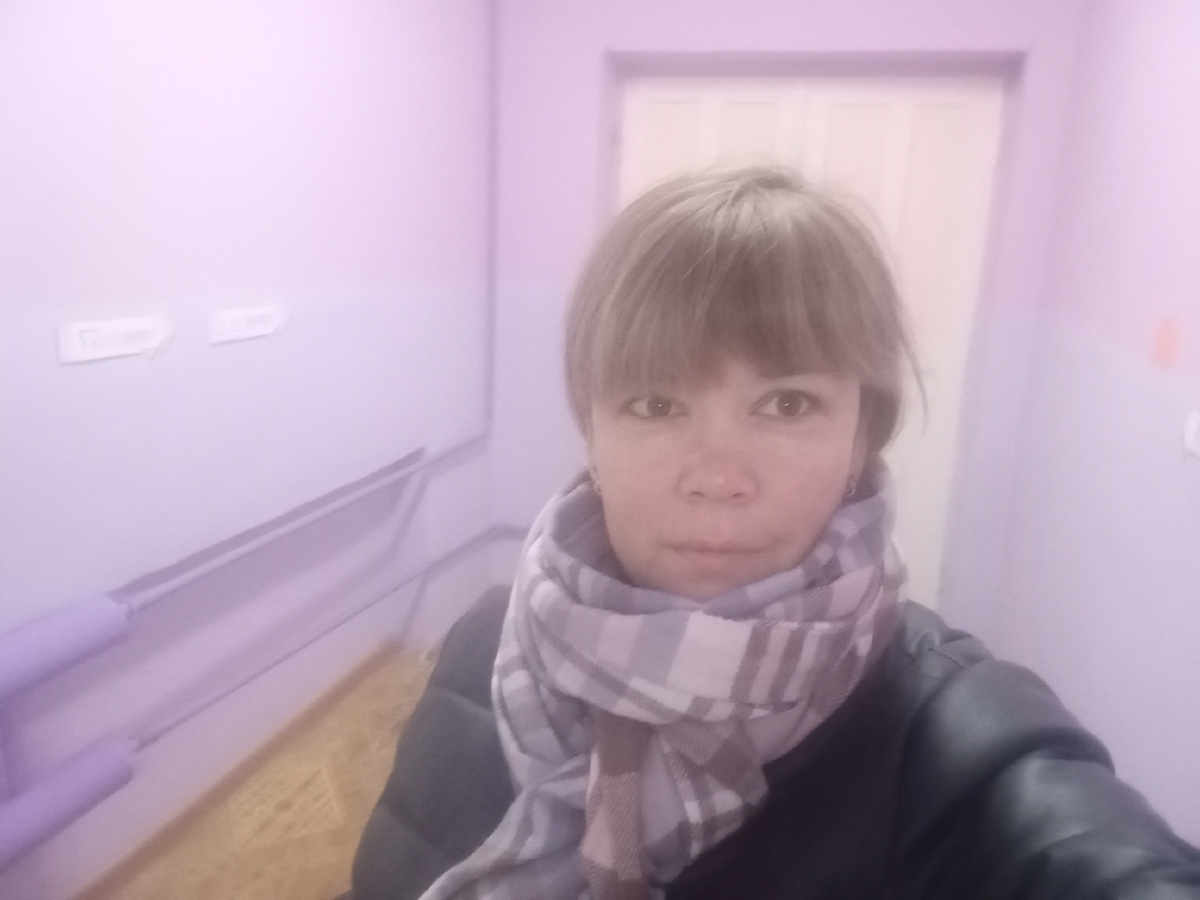 Лежит 15 айфон, а я все еще со своим дурным телефоном расстаться не могу, качество фото жуть, простите