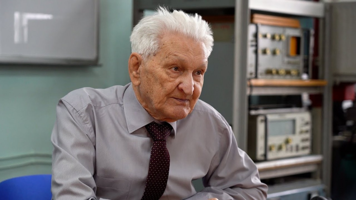 
Я не из тех, кто любит подливать масло в огонь, но если мы не будем говорить о том, что реально творится в семьях, то ничего не изменится. Поэтому сегодня хочу спокойно и без истерик разобрать, что происходит на самом деле, почему так случилось и что взрослым людям пора бы уже взять под контроль собственные тарелки.