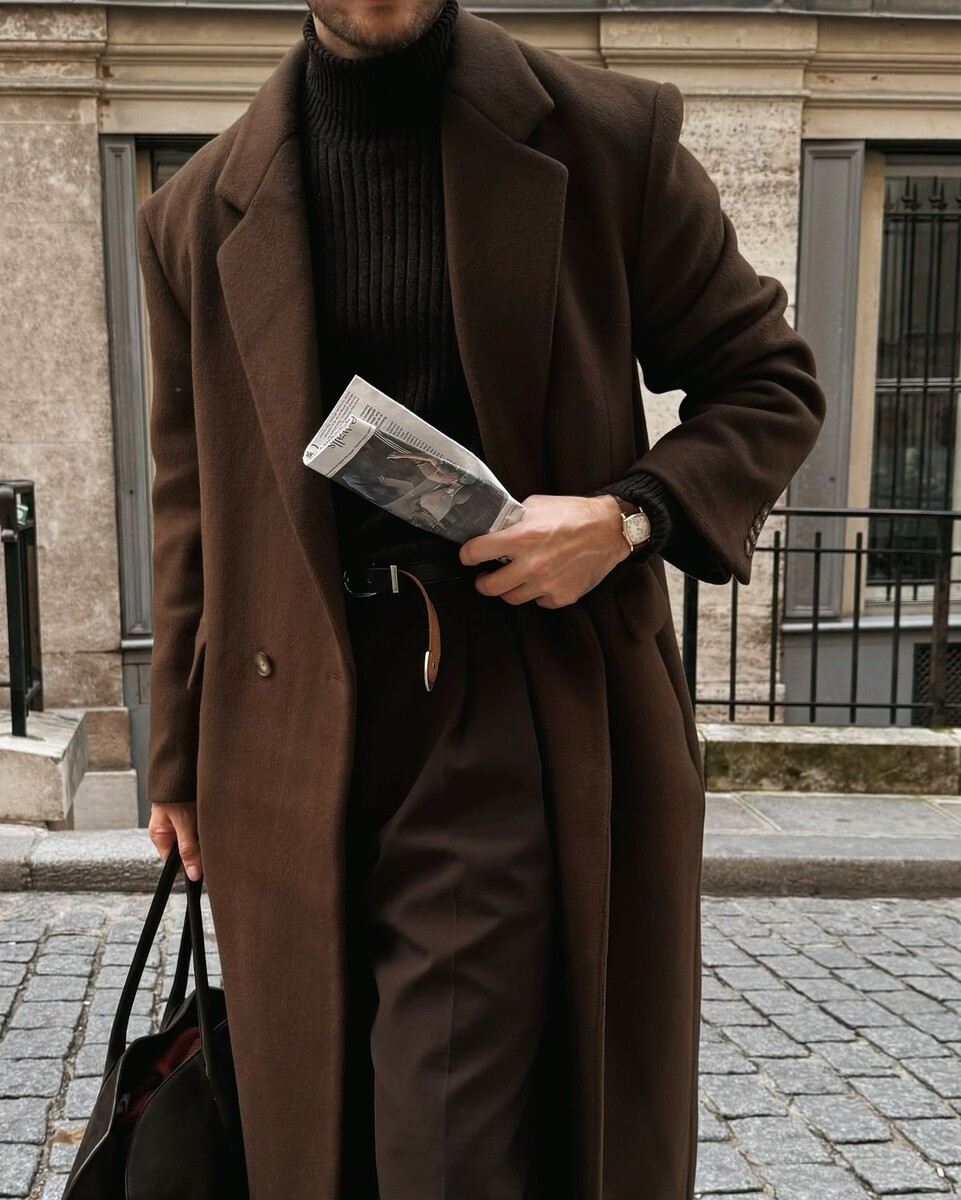 Лёгкий вечерний: водолозка + однобортное пальто в пол.