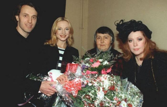 Прежнего счастья уже не было.