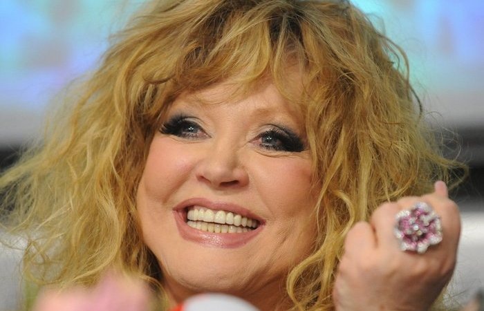 За одно обзавелась новой квартиркой.