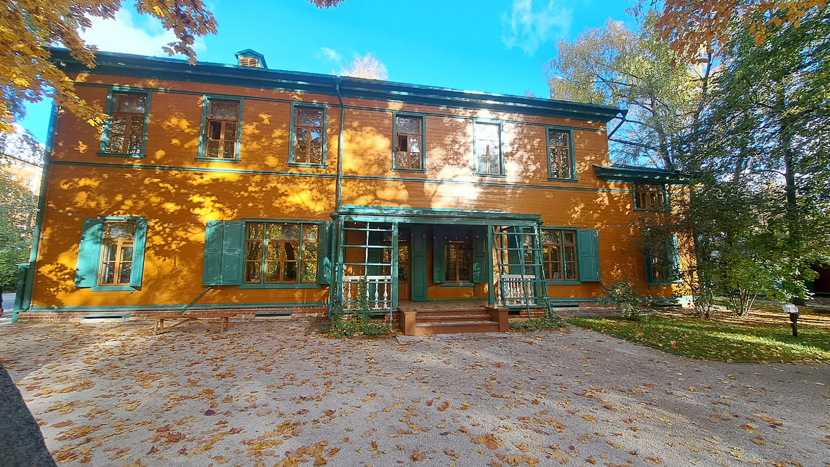 Усадьба со стороны сада