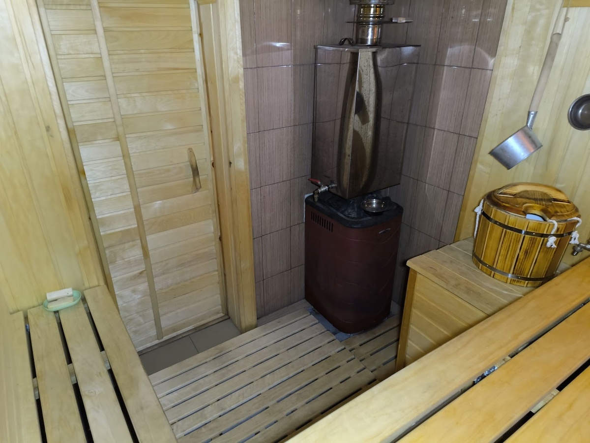 Дровяная печь и дымоход в бане