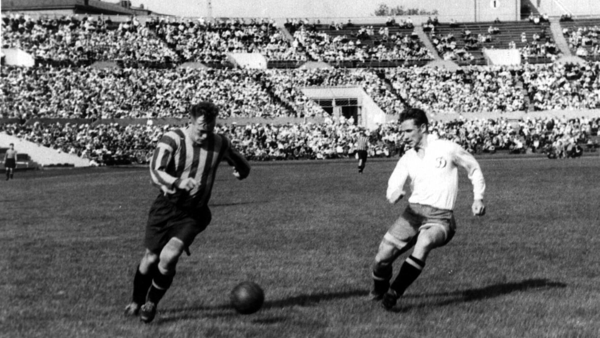    Всеволод Бобров (с мячом).из архива Юрия Володина