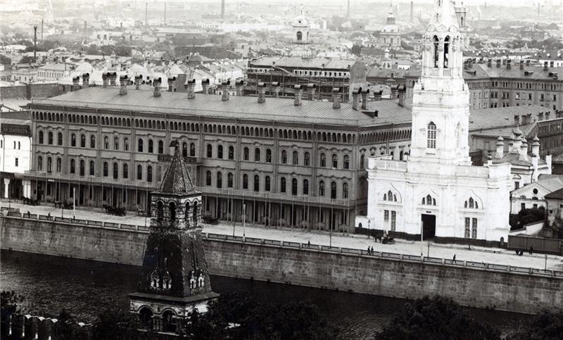 Вид из Кремля на Софийскую набережную (Кокоревское подворье и церковь святой Софии в Средних Садовниках), вторая половина XIX в.