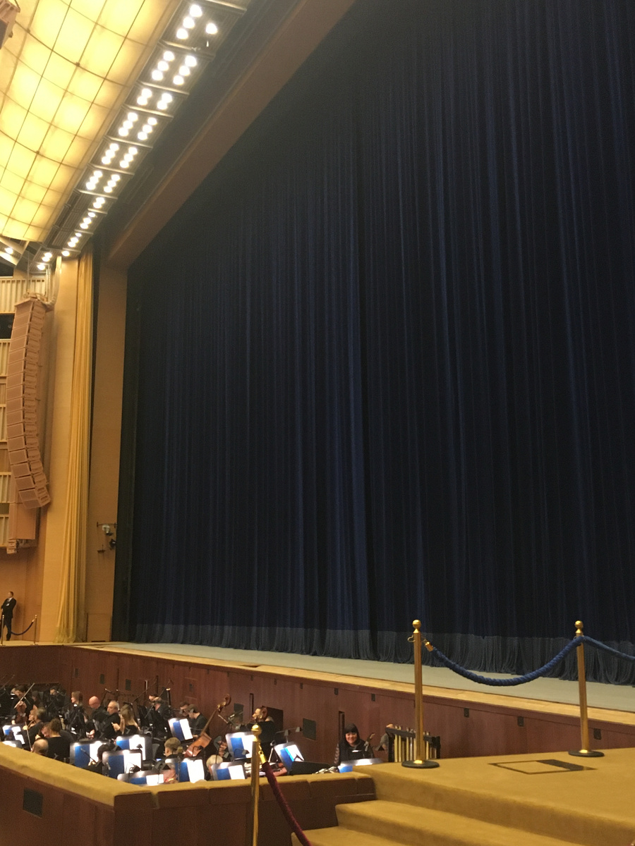 Сцена и оркестровая яма ГКД