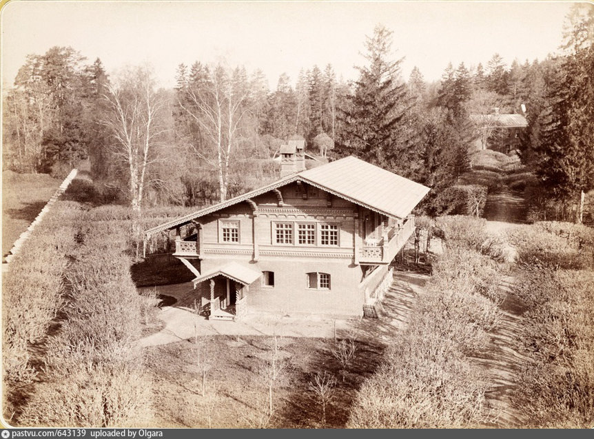 Фото: Швейцарский домик, 1886 год. Фотоателье "Шерер, Набгольц и Ко".