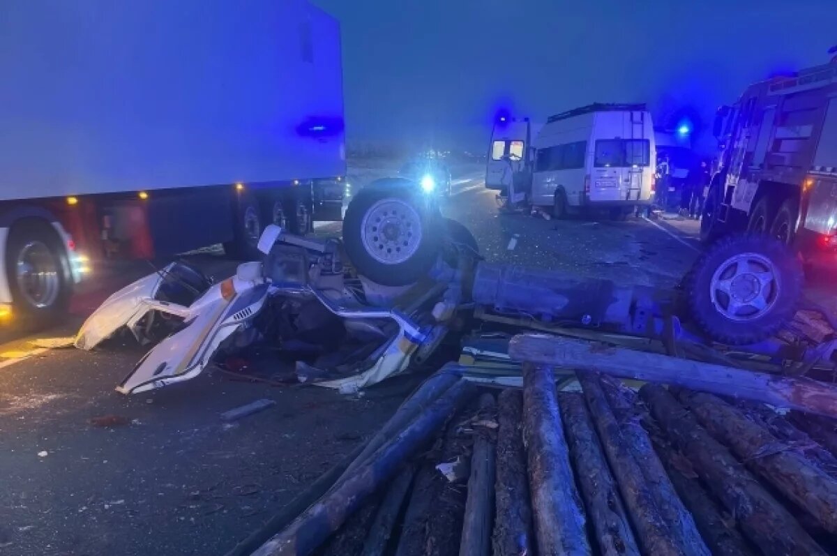    Один погиб и четверо пострадали в ДТП грузовика и маршрутки под Читой