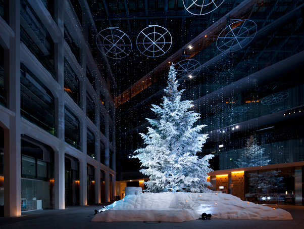 Известная японская елка Белый котенок, ее ставят несколько лет подряд