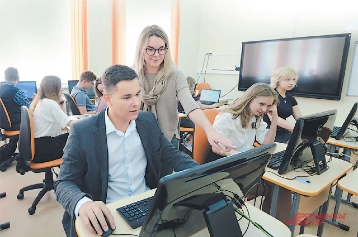    В курс школьной информатики хотят добавить машинное обучение, анализ больших данных, искусственный интеллект.