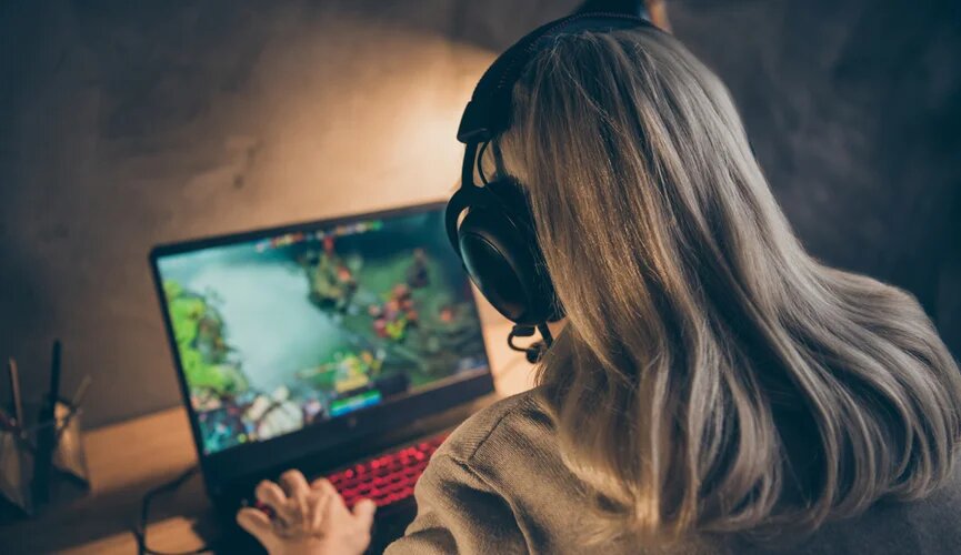 Бабушка-геймер из России получила престижную стримерскую премию