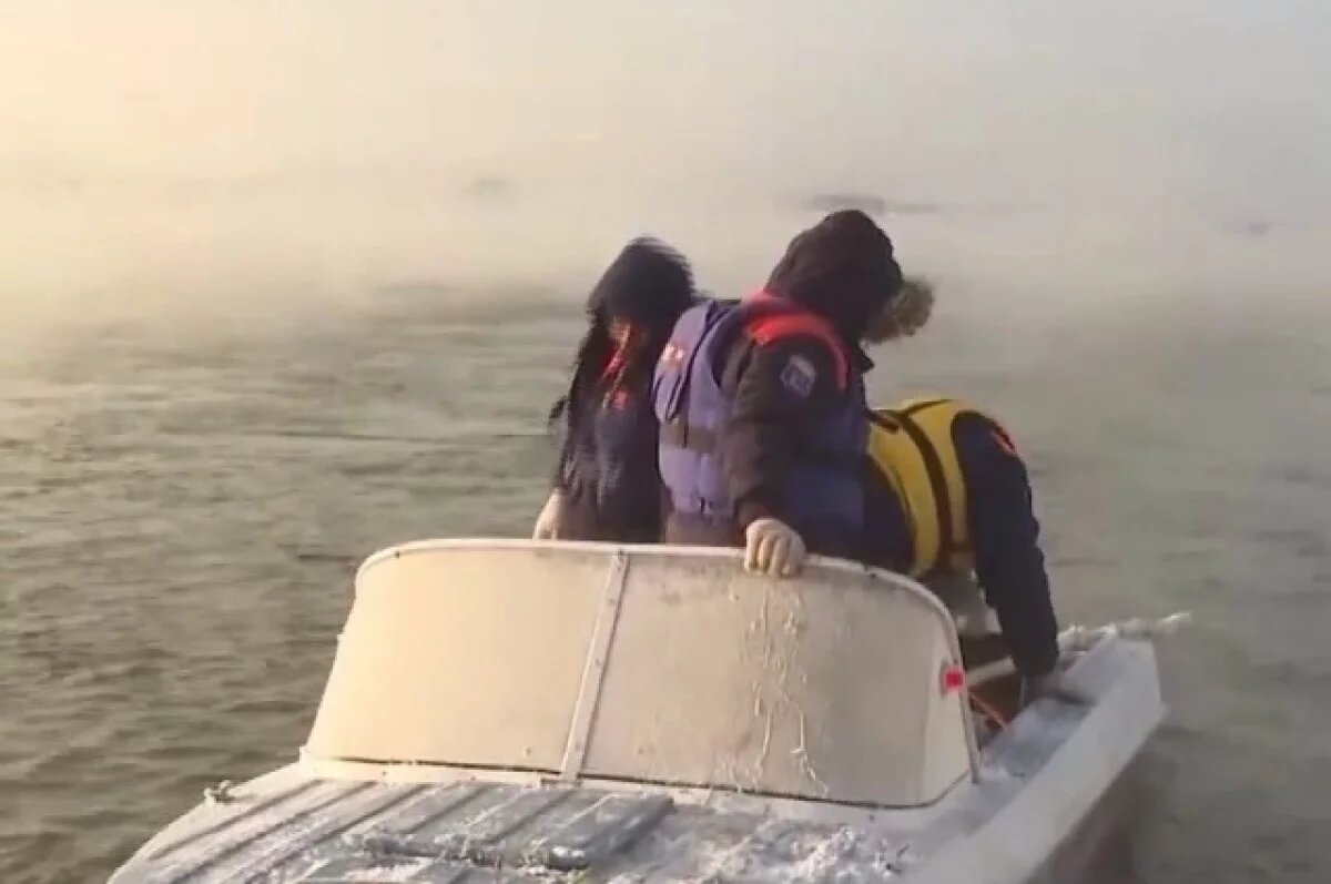    Спасатели обследовали полмиллиона кв. метров Енисея в поисках двух рыбаков