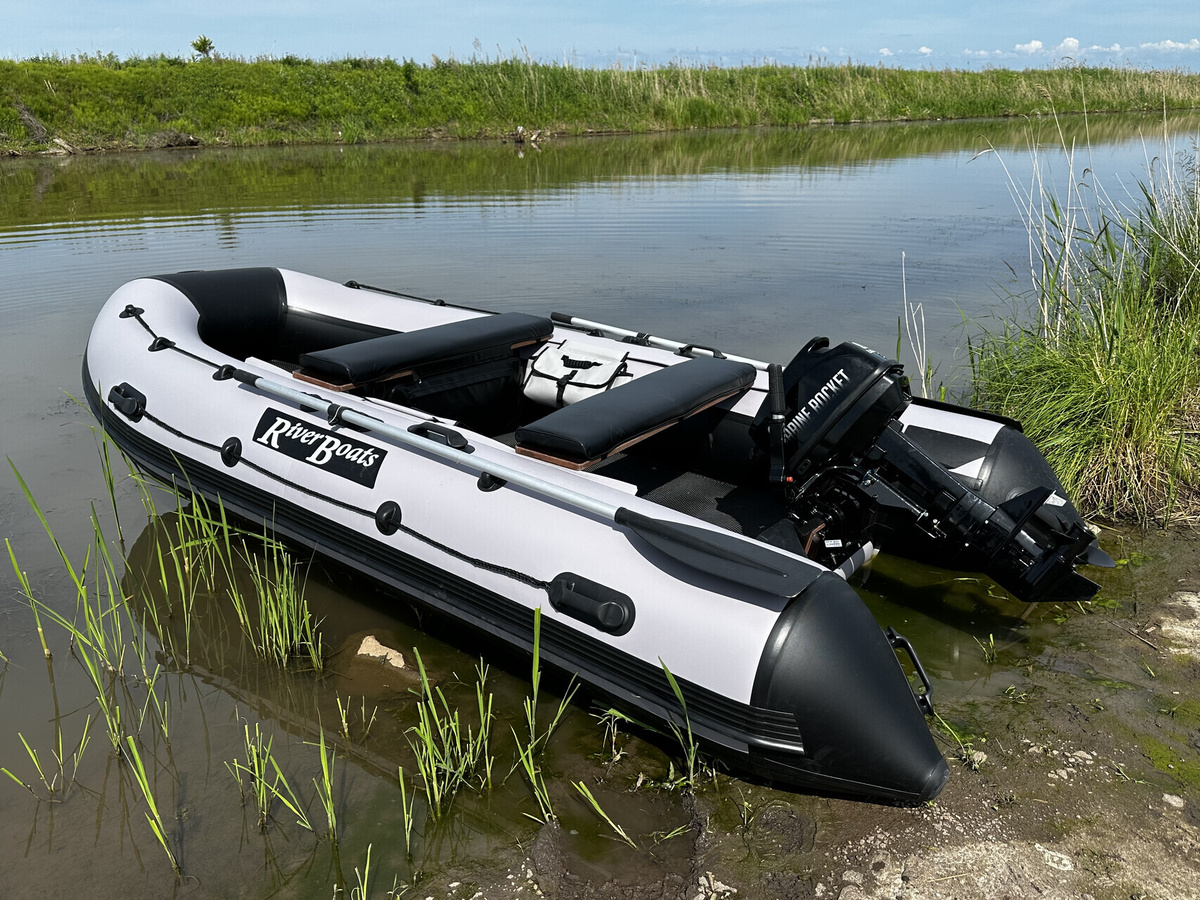Один из вариантов комплекта: River Boats 390 НДНД с мотором Marine Rocket 9.9 л.с.