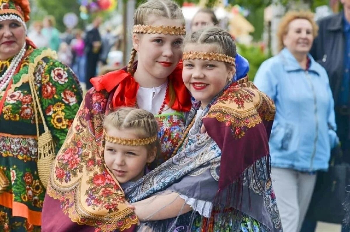    Финно-угорские племена – чудь, весь, водь, ижора – были здесь первыми «хозяевами».