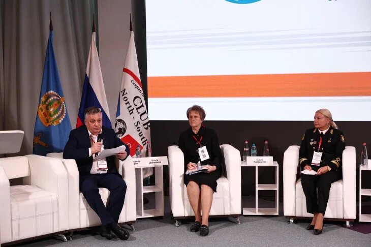    Сессия «Проблемы и перспективы развития МТК «Север-Юг» - политические, экономические, организационные, санкционные и военные. Источник фото: Оргкомитет форума «МТК «Север-Юг – новые горизонты»