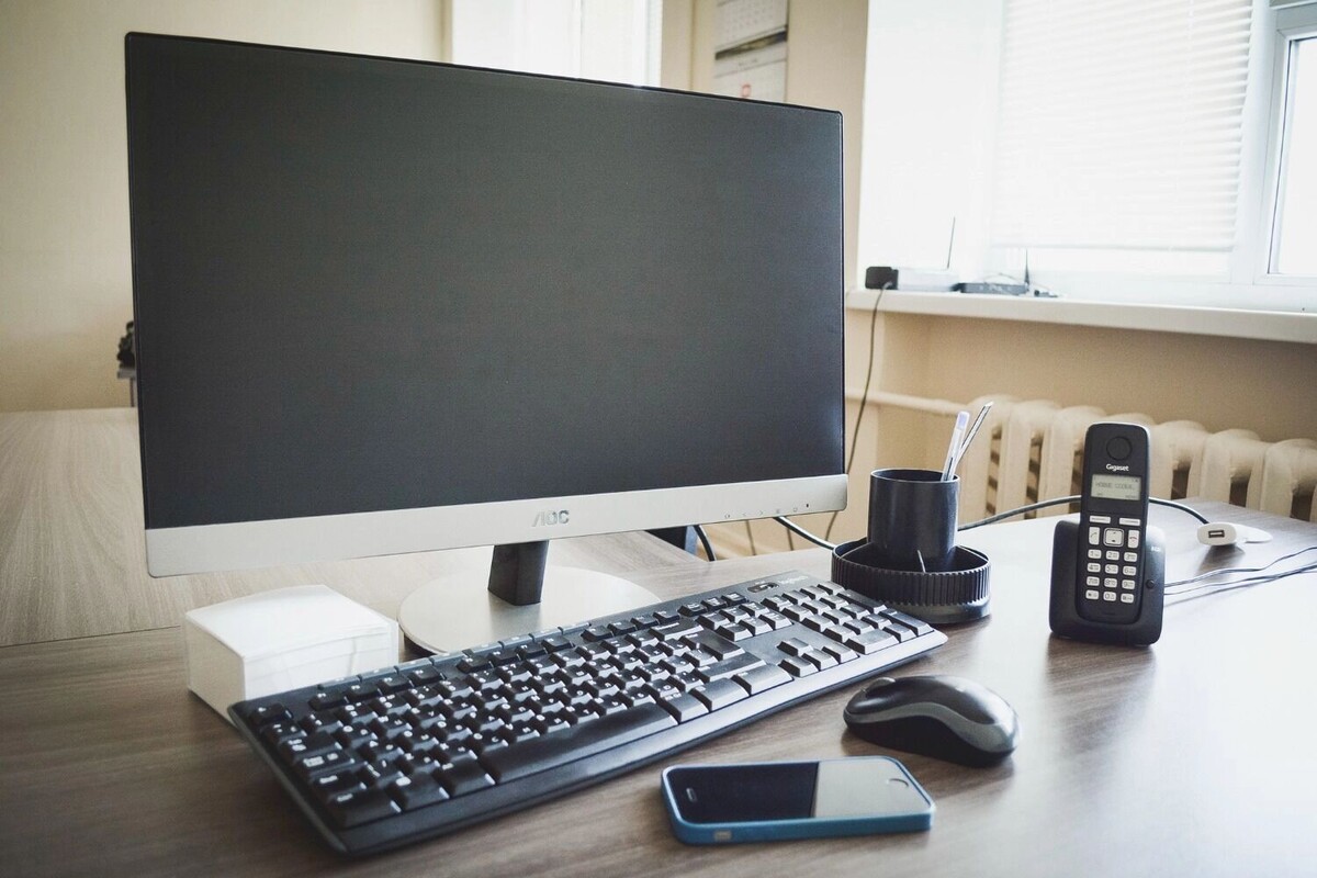 Проведенные исследования пополняют копилку доказательств того, что чат-боты способны влиять на взгляды и поступки пользователей — как в положительную, так и в отрицательную сторону. Фото: 1MI