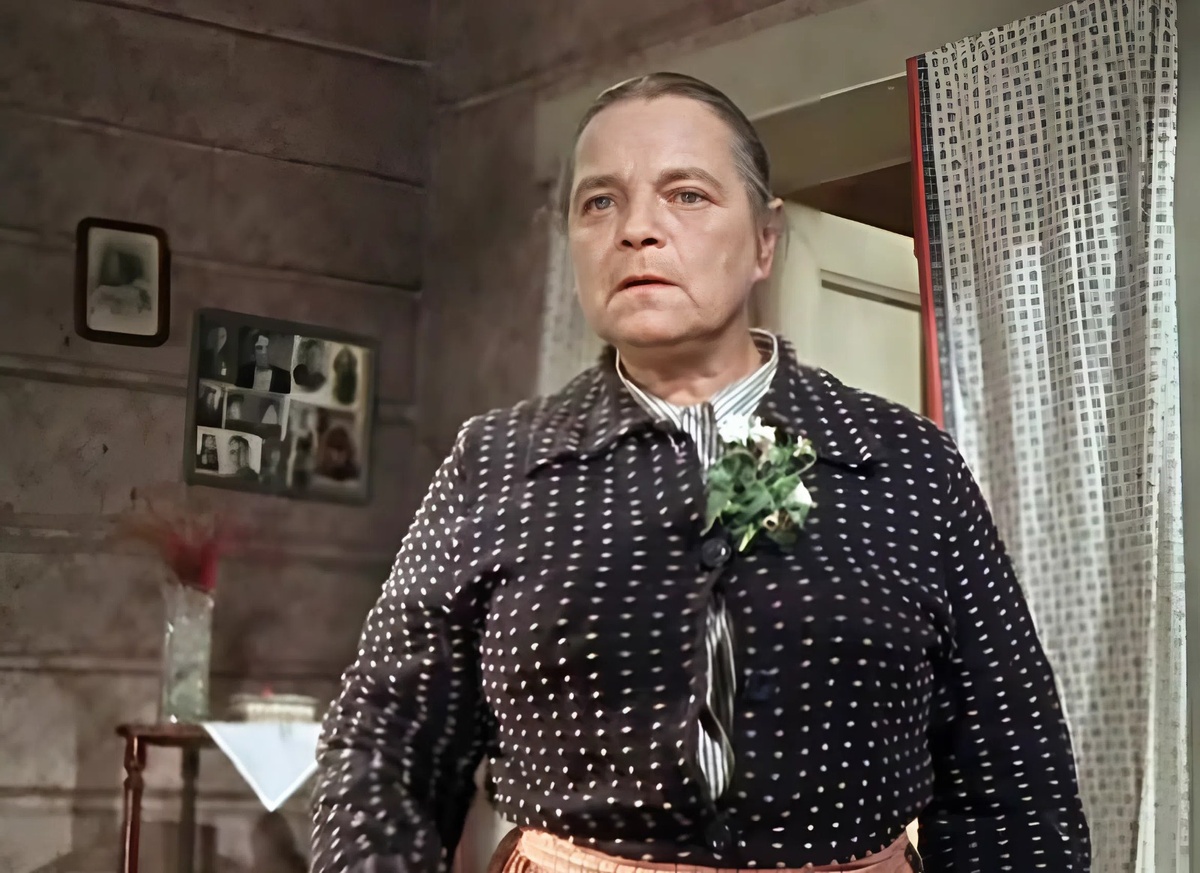 Елена Максимова в фильме "Два капитана"