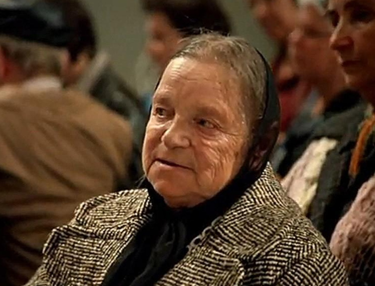 Елена Максимова