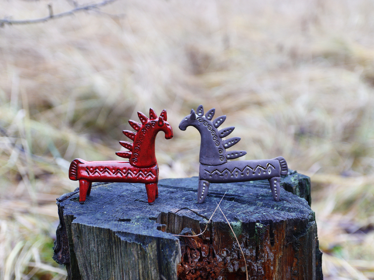 вот этих коней слепил в так называемом творческом беспорядке.